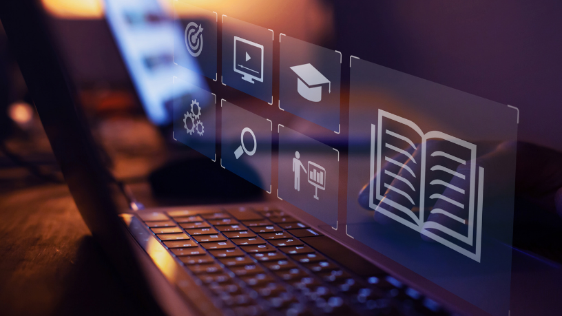 A alfabetização digital nas escolas públicas é essencial para preparar jovens para o mercado tecnológico, destaca Kelsem Ricardo Rios Lima.