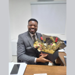 Oluwatosin Tolulope Ajidahun apresenta as opções viáveis para mulheres que buscam restaurar a fertilidade após a laqueadura.