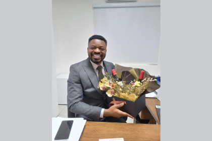 Oluwatosin Tolulope Ajidahun apresenta as opções viáveis para mulheres que buscam restaurar a fertilidade após a laqueadura.