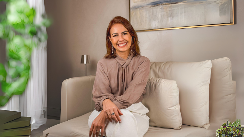 Entenda com a Dra. Thaline Neves Coutinho de que forma a alimentação da mãe impacta diretamente o crescimento e bem-estar do feto.