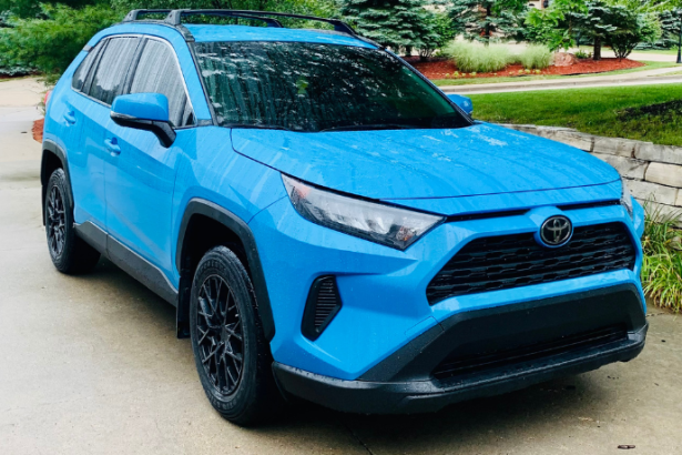 Teciomar Ábila mostra como a Chery renovou o Tiggo 8 na China, com novidades em design e tecnologia.