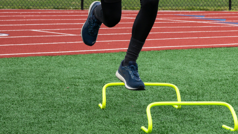 Como treinar saltos explosivos de forma progressiva e segura para ganhar força sem lesões, segundo a expertise de Gustavo Luíz Guilherme Pinto.