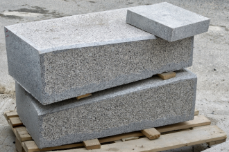 Valderci Malagosini Machado analisa o uso de paver estrutural em rampas externas, destacando a importância da rugosidade e do intertravamento.Valderci Malagosini Machado analisa o uso de paver estrutural em rampas externas, destacando a importância da rugosidade e do intertravamento.