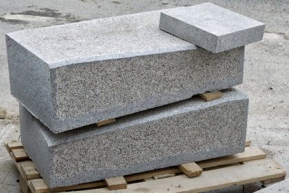 Valderci Malagosini Machado analisa o uso de paver estrutural em rampas externas, destacando a importância da rugosidade e do intertravamento.Valderci Malagosini Machado analisa o uso de paver estrutural em rampas externas, destacando a importância da rugosidade e do intertravamento.