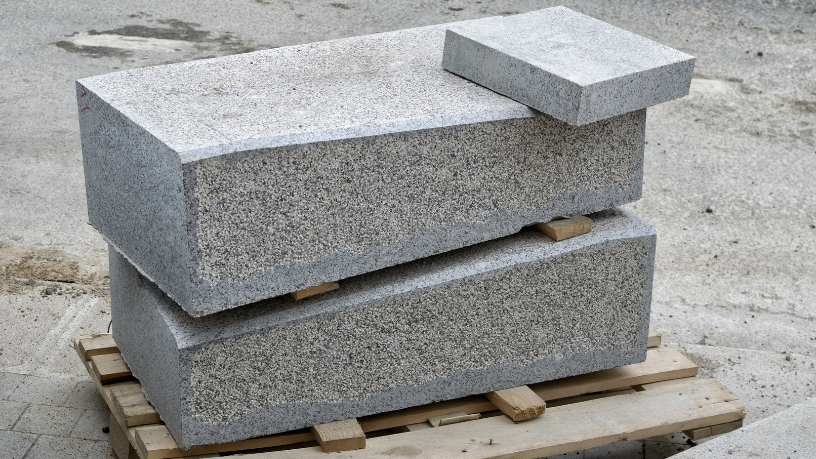 Valderci Malagosini Machado analisa o uso de paver estrutural em rampas externas, destacando a importância da rugosidade e do intertravamento.Valderci Malagosini Machado analisa o uso de paver estrutural em rampas externas, destacando a importância da rugosidade e do intertravamento.