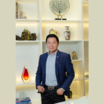 Milton Seigi Hayashi detalha a formação em cirurgia plástica e seu rigor técnico.