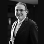 Lucas Gomes Mochi explica como manter fornecedores engajados e contratos em vigor durante a recuperação judicial para garantir a continuidade das operações.